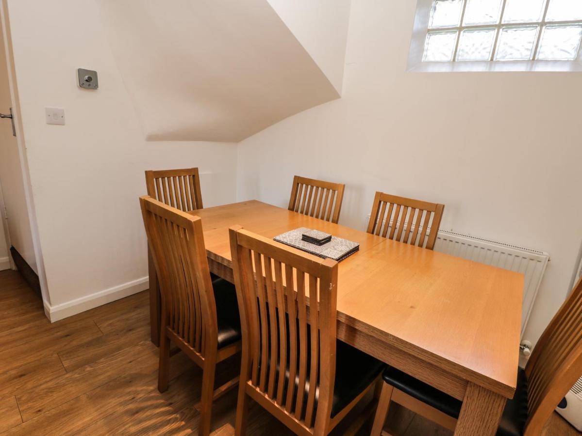 5 Green Lane Villa Уитби Екстериор снимка