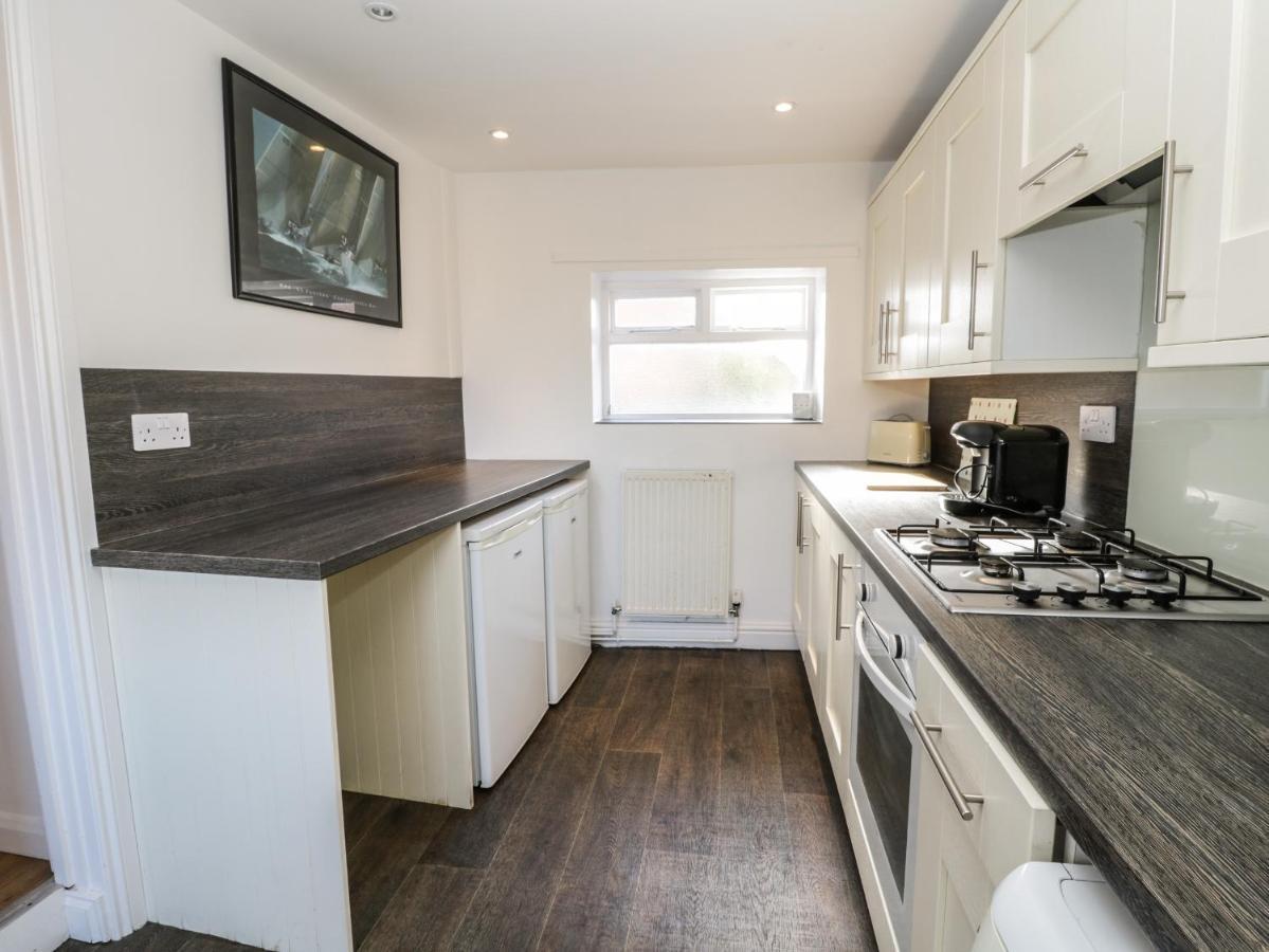 5 Green Lane Villa Уитби Екстериор снимка