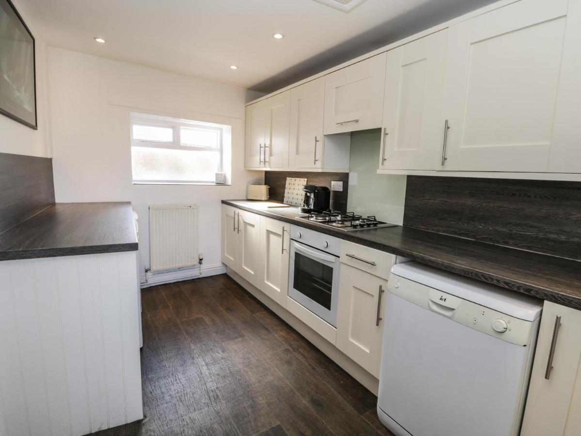 5 Green Lane Villa Уитби Екстериор снимка