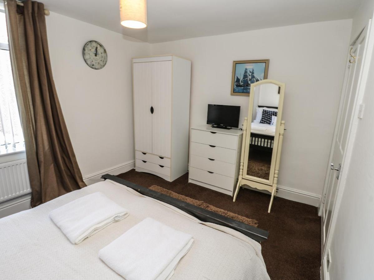 5 Green Lane Villa Уитби Екстериор снимка