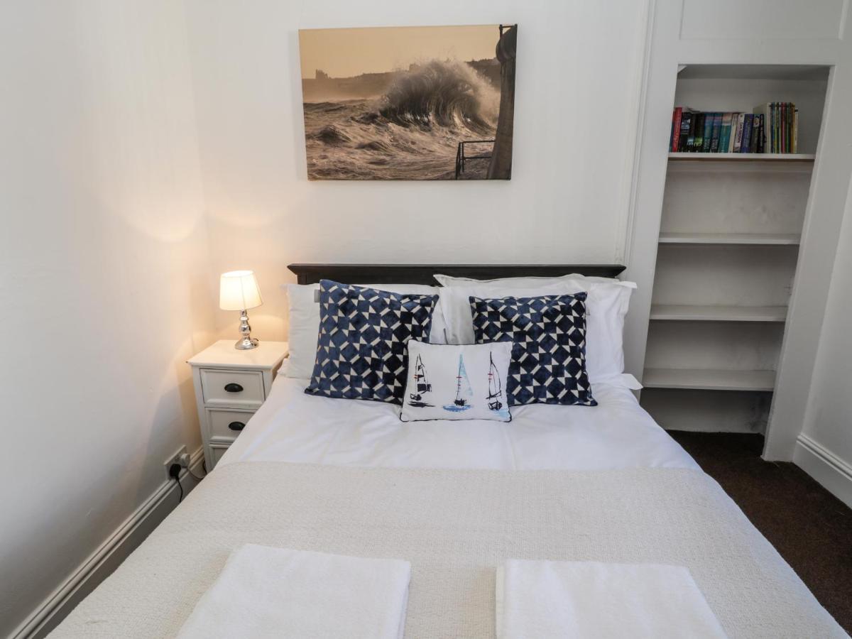 5 Green Lane Villa Уитби Екстериор снимка