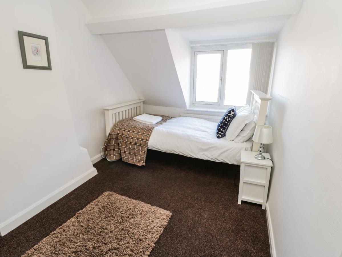 5 Green Lane Villa Уитби Екстериор снимка